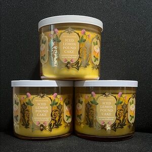 Bath And Body Works ICED LEMON POUND CAKE
3 wick candles